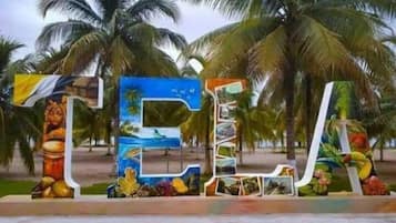Beach nearby, white sand, beach shuttle, 10 beach bars
