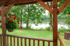 Property grounds - Rustic, small and primitive cabin - Riverview Cabin, LLC (Muscoda)