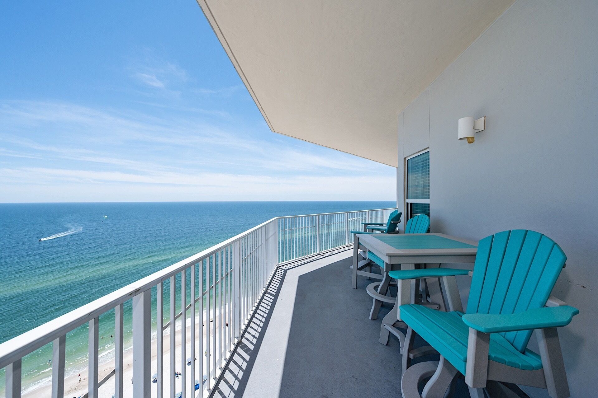 GULF FRONT*Walking Distance to The Hangout and many other restaurants.