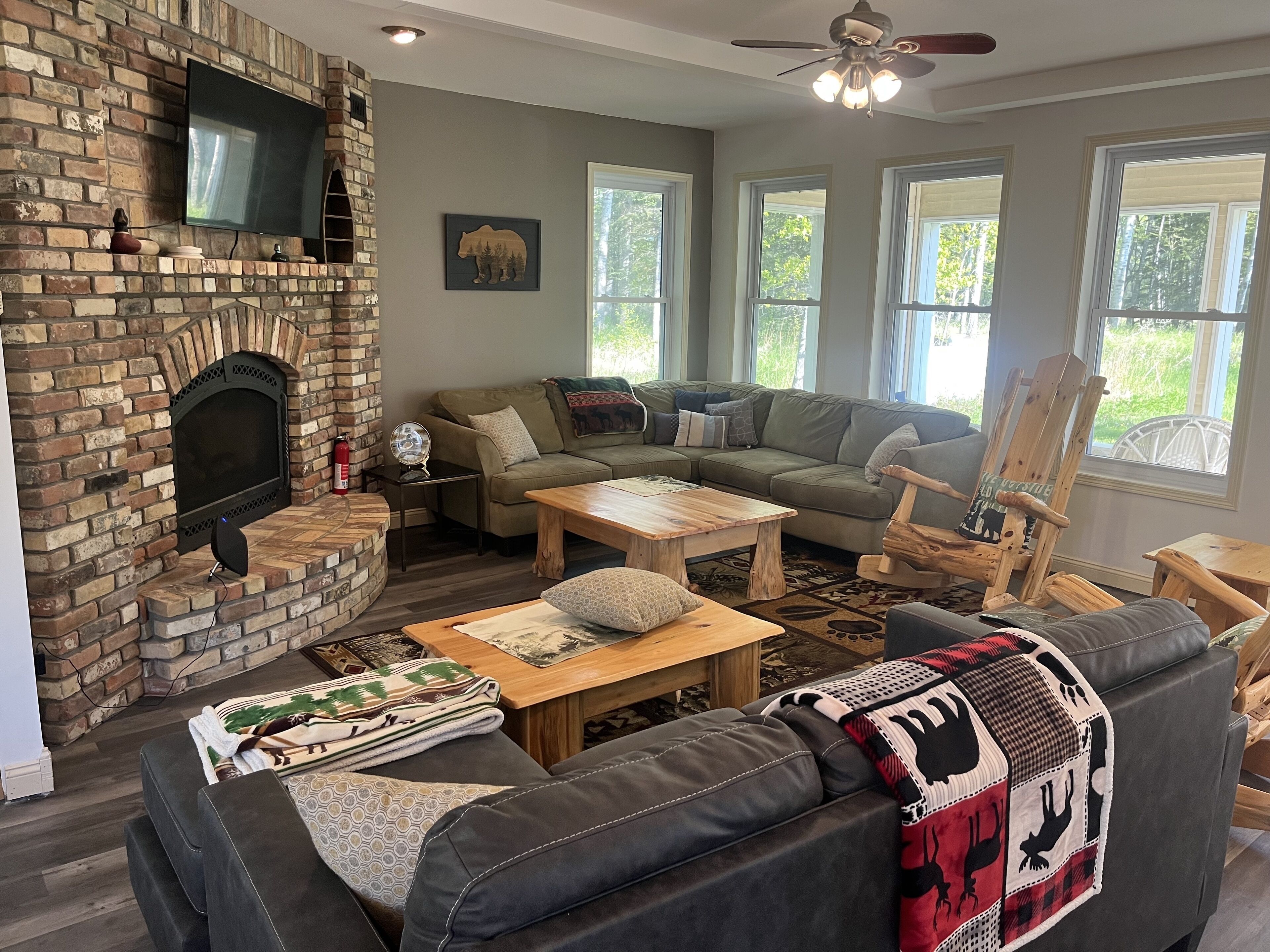 Custom Craftsman home. 20 Miles from Downtown Duluth.