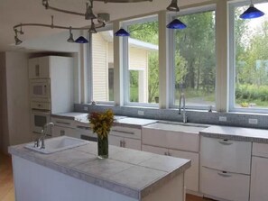 Refrigerador, microondas, horno, placa de cocina