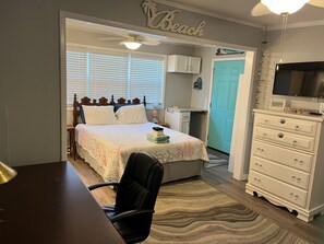 3 bedrooms, desk, free WiFi, bed sheets