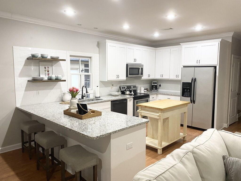 Beautiful Home 4 Miles From the Square!