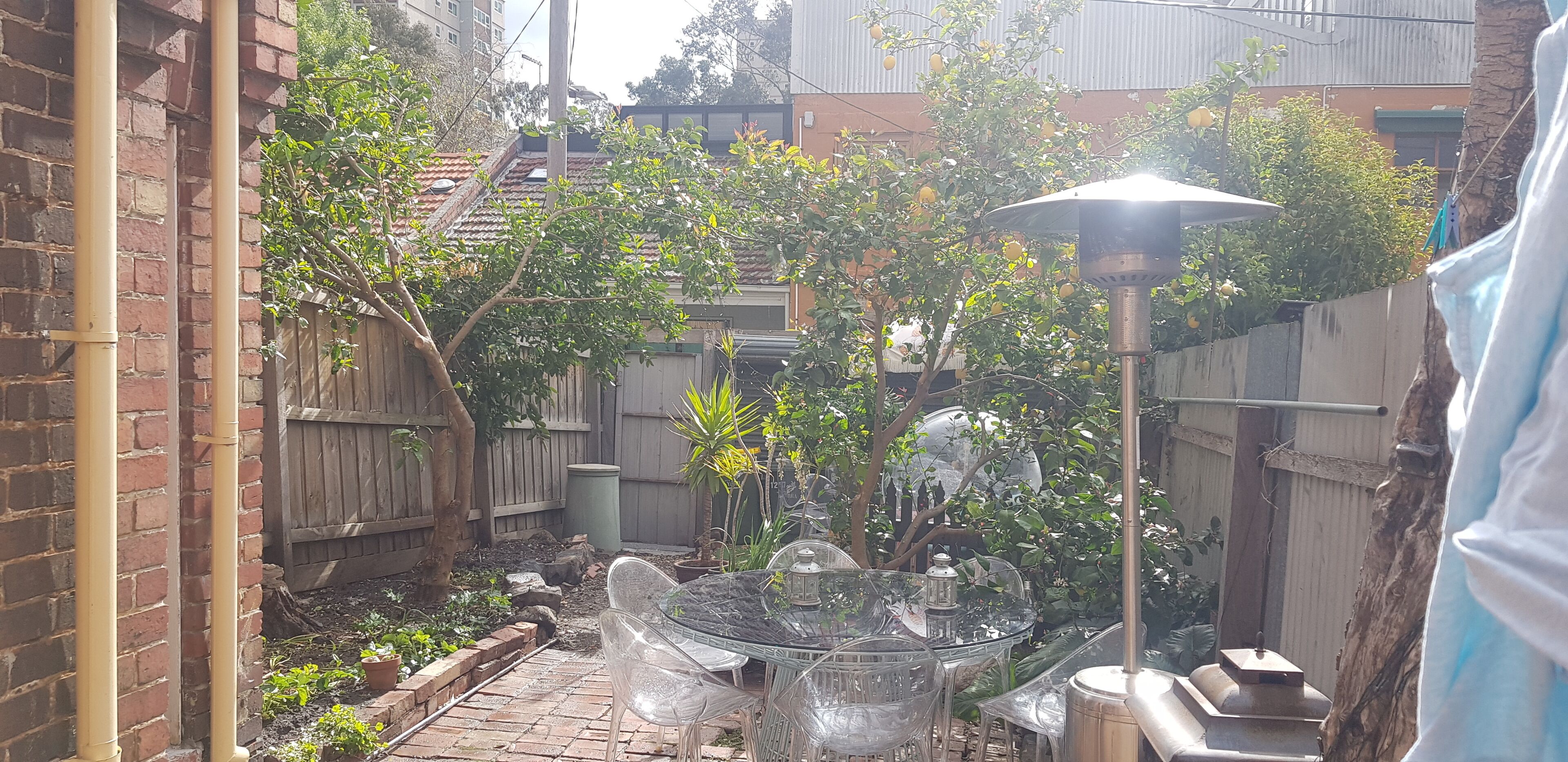 Historical terrace house in the middle of Fitzroy — image 13