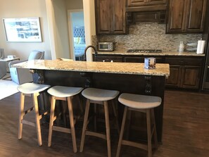 Fridge, microwave, oven, stovetop - Lake house (Hot Springs Village)