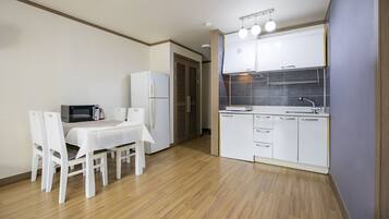 One Star | 私人简易厨房 | 冰箱、微波炉、电饭煲、厨具/餐具