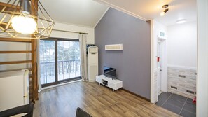 101 | บริเวณนั่งเล่น | ทีวีจอแบน