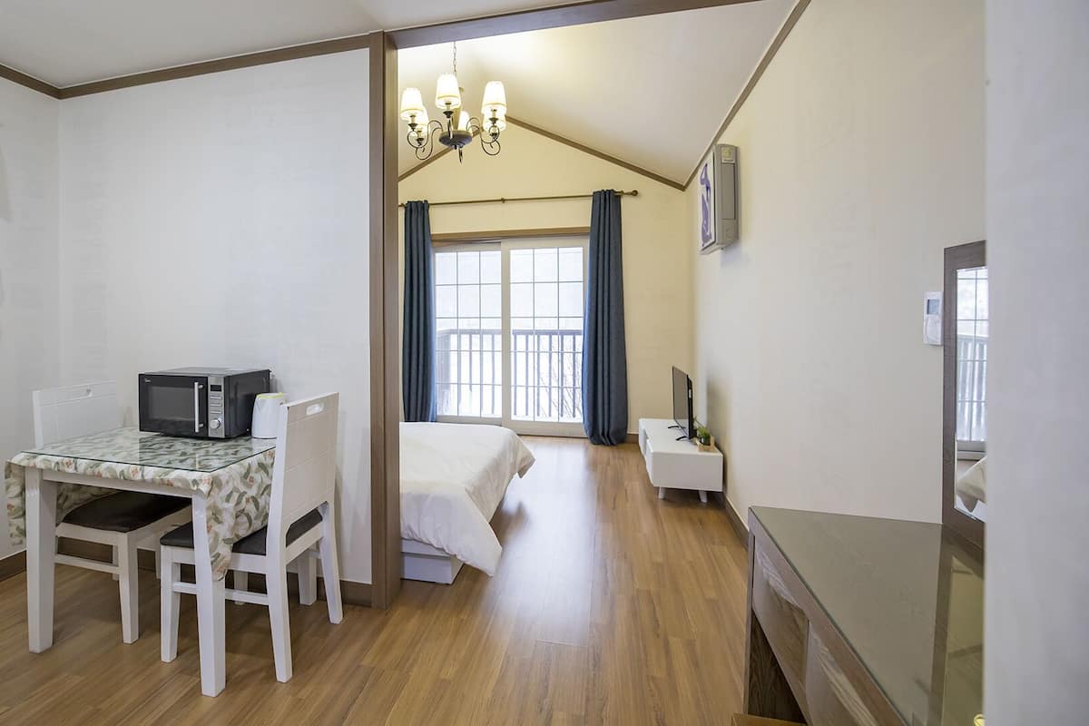 Five Stars | In-room dining