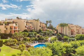 A resort with multiple buildings, a swimming pool, and lush greenery. - 3-Bed Apt, Sleeps 5 w/ Views & Golf & Country Club (Benahavis, Malaga)