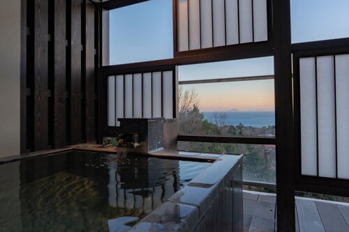 Omuro no Mori Gyokusui - 13 years or older -