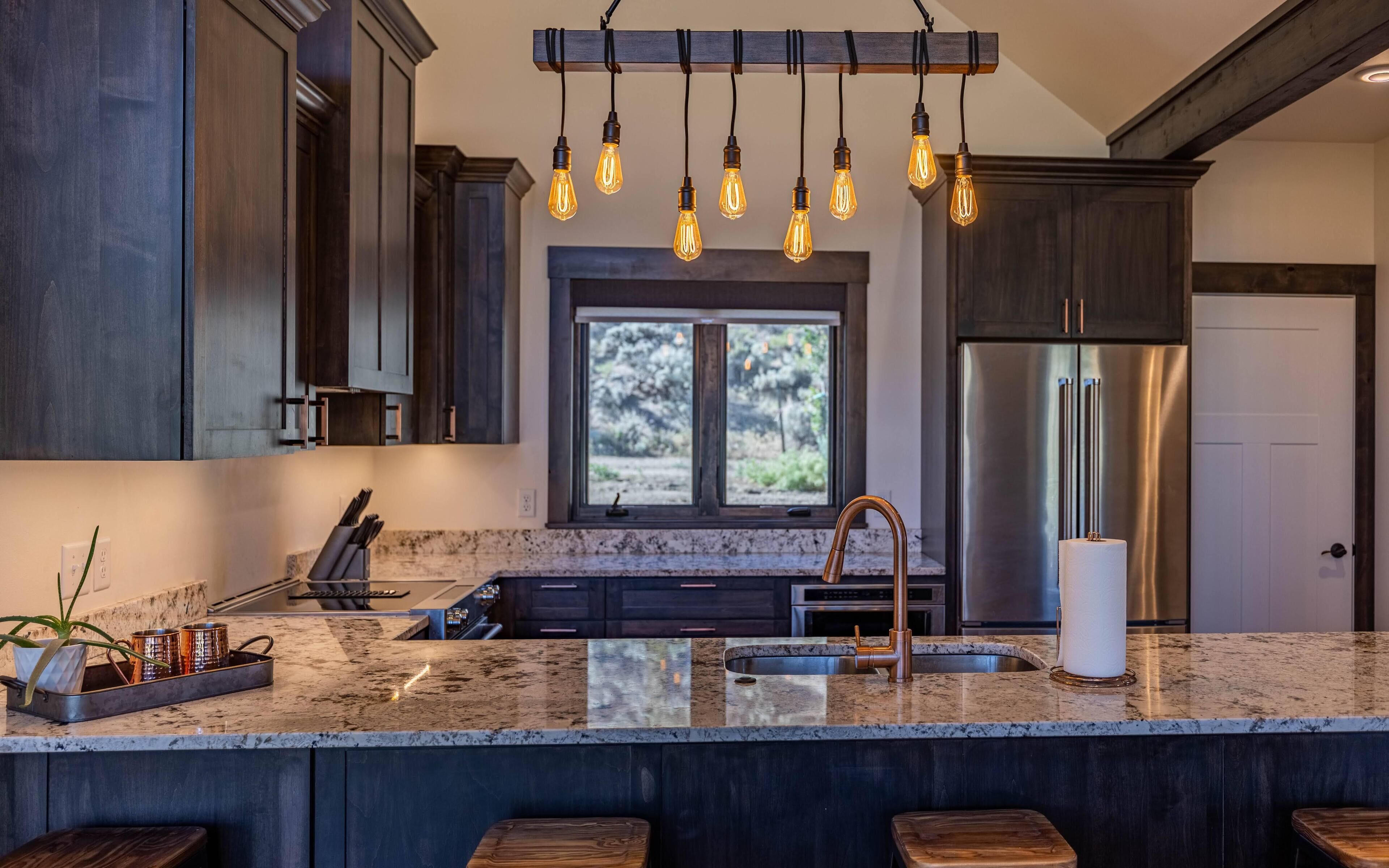 New Luxury Mountain Modern Cabin Near Yellowstone