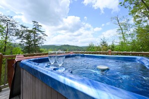 Outdoor spa tub - Above the Rest: 🏔 View•Hot Tub•Nearby Attractions (Sevierville)