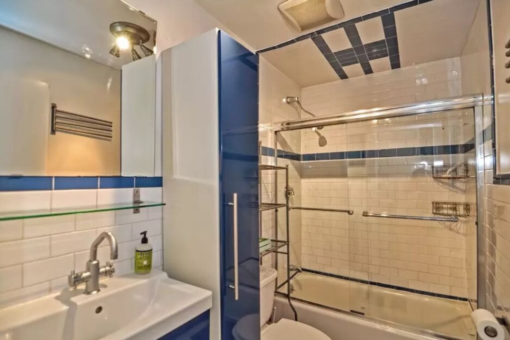 Combined shower/bathtub, towels, soap, toilet paper