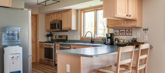 Farm and Lake: Remote Getaway