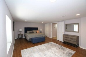 4 bedrooms, iron/ironing board, free WiFi, bed sheets