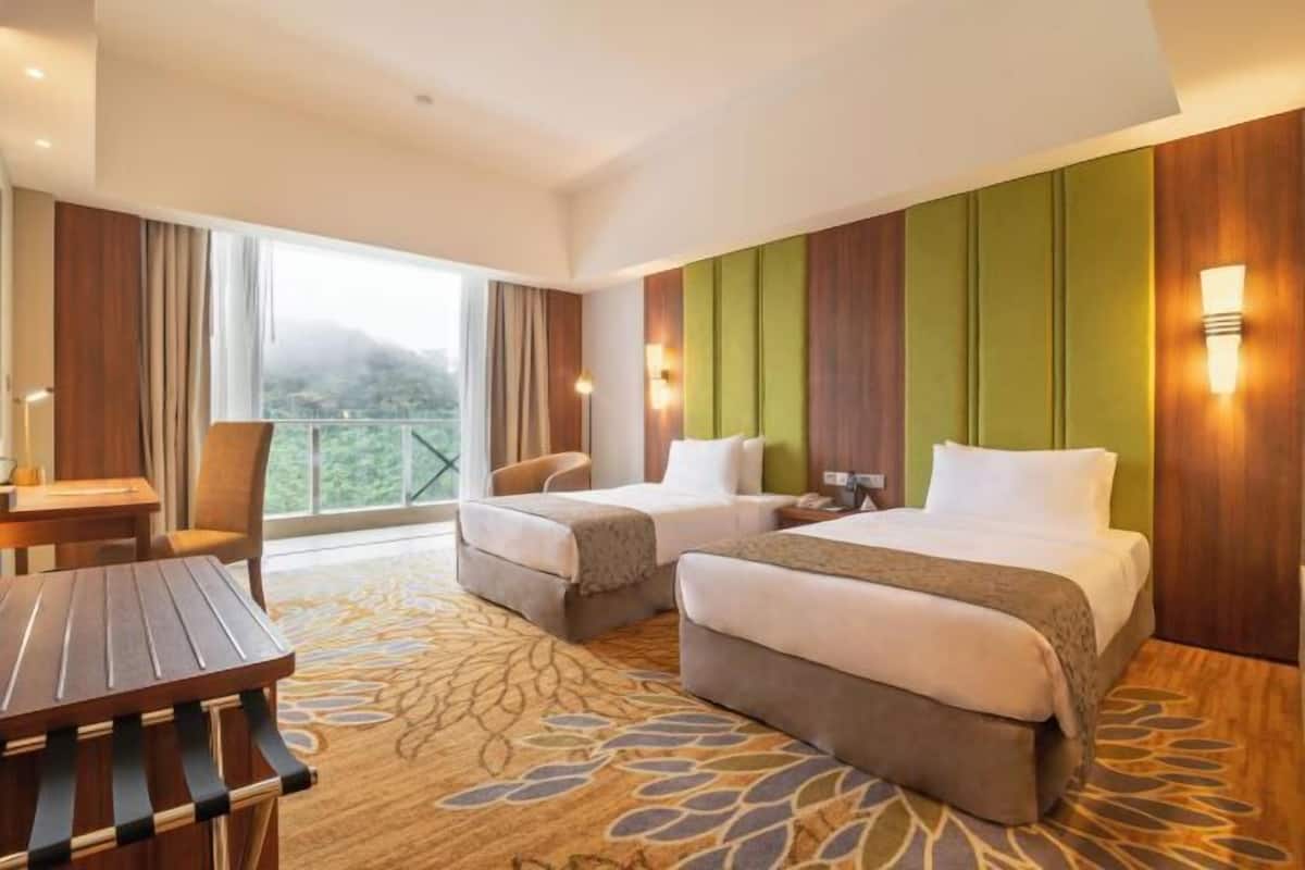 Minibar, bàn, phòng cách âm, bàn ủi/dụng cụ ủi quần áo