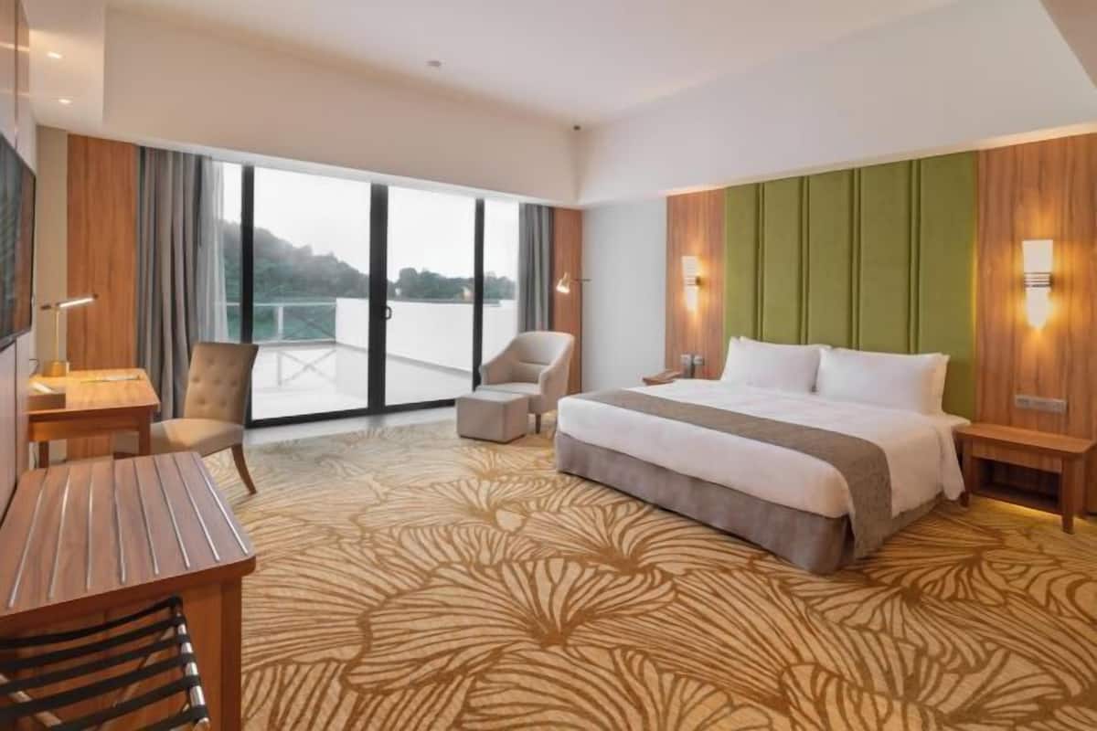 Minibar, bàn, phòng cách âm, bàn ủi/dụng cụ ủi quần áo