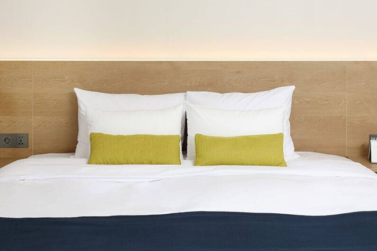 1 bedroom, blackout curtains, free wifi, bed sheets