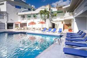 حمّام سباحة خارجي