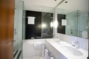 Apartment (2 Bedrooms) | Bathroom | Hair dryer, towels