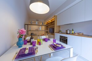 Appartement Familial, plusieurs chambres (Mina Apartment 100m From Sea) | Restauration