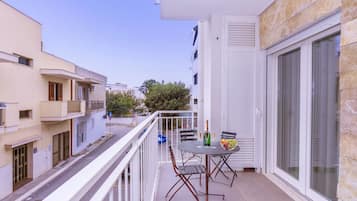 Family Apartment, 2 Bedrooms (Mina Apartment 100m From Sea) | Balcony
