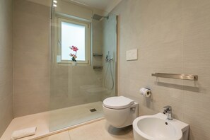 Family Apartment, Multiple Bedrooms (Mina Apartment 100m From Sea) | Bathroom | Shower, hair dryer, bidet, towels