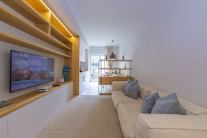 21-inch TV with digital channels - Mina Apartment 100m From Sea (Polignano a Mare)