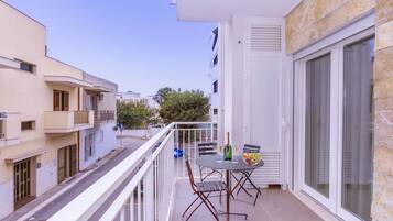 家庭公寓, 多间卧室 (Mina Apartment 100m From Sea) | 室外用餐