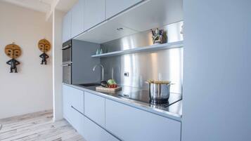 Rumah Standar, Beberapa Tempat Tidur, 2 kamar mandi, area taman (Villa Cherry Garden) | Dapur pribadi | Lemari es, oven, kompor, dan mesin pencuci piring