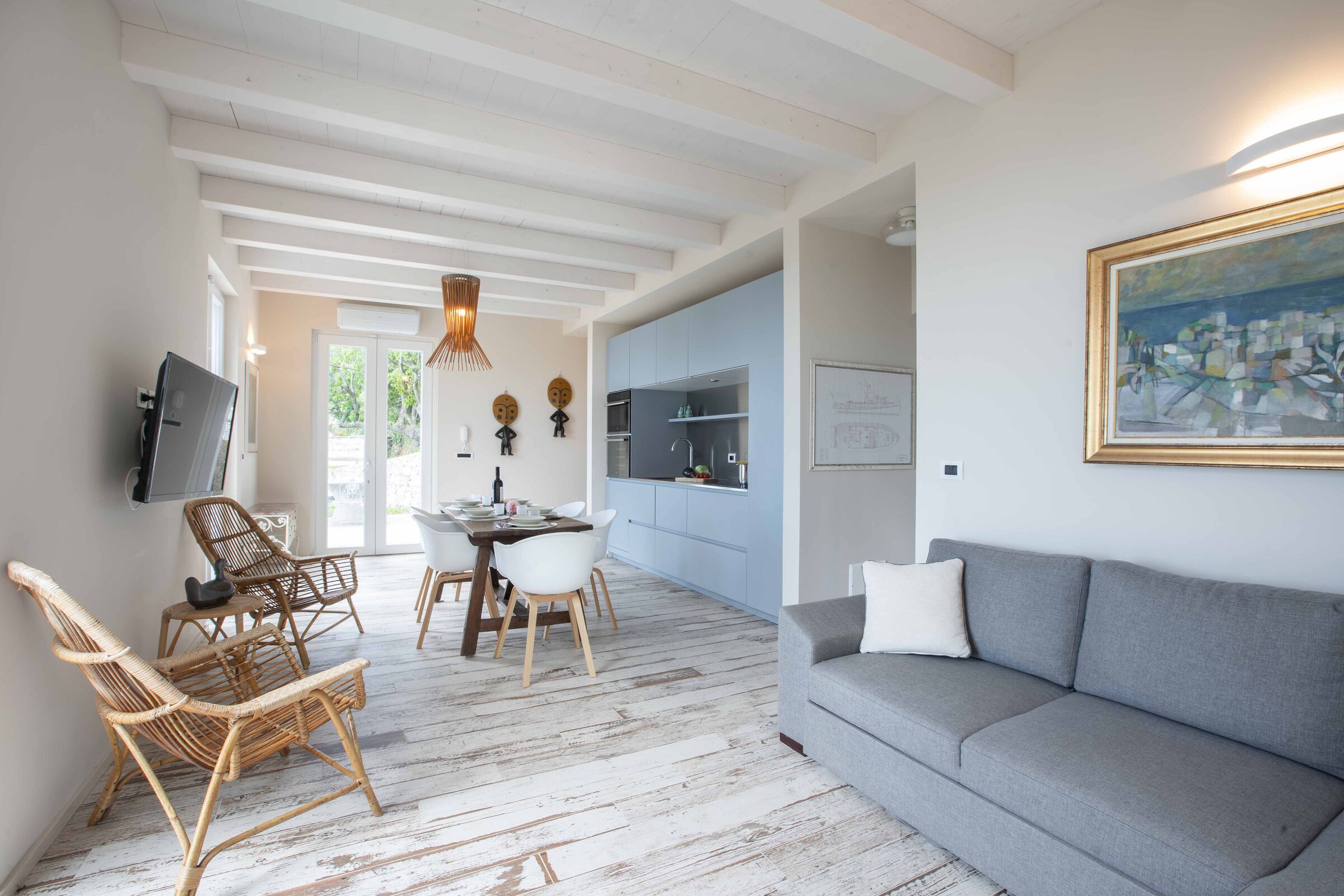Casa Standard, letti multipli, 2 bagni, lato giardino (Villa Cherry Garden) | Soggiorno | TV a schermo piatto