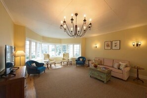 Bungalow (Parvathy) | Private kitchen | Dishwasher - amã Stays & Trails Tea Estate Bungalows, Munnar (Devikolam)