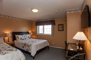 2 bedrooms, desk, iron/ironing board, WiFi