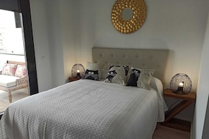 3 chambres, coffres-forts dans les chambres, fer et planche Ă repasser