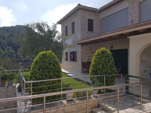 Property grounds - Timos villa (Αγαλάς)