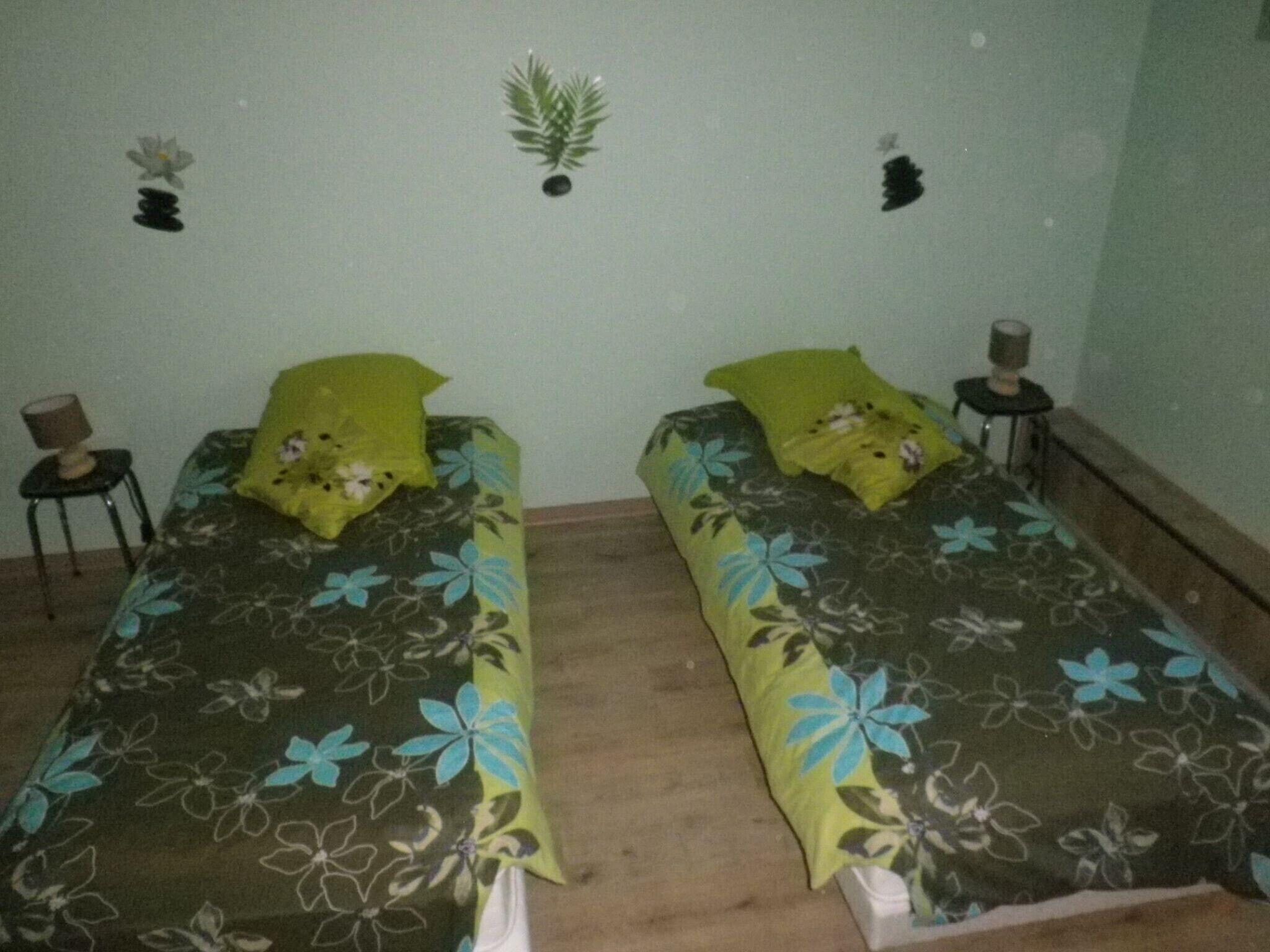 6 slaapkamers, een strijkplank/strijkijzer, reisbedje, gratis wifi