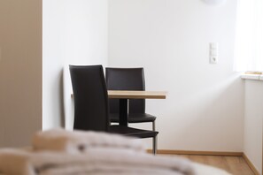 20-inch flat-screen TV with satellite channels, TV - Hotel Gabl by Alpeffect Hotels (Sankt Anton am Arlberg)