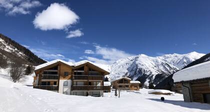 Chalet Breithorn - Loft with Jacuzzi B