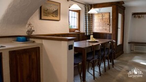 Dining - Maison Guyon Apartment La Tanière  (Saint-Denis)