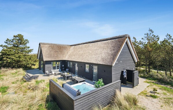 Exterior - Amazing home in Henne with kitchen (Henne)