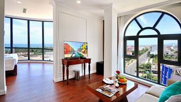 Suite Panorama | 2 kamar tidur, minibar, tirai kedap cahaya, dan kedap suara