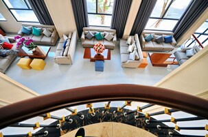 Sala de estar en el lobby