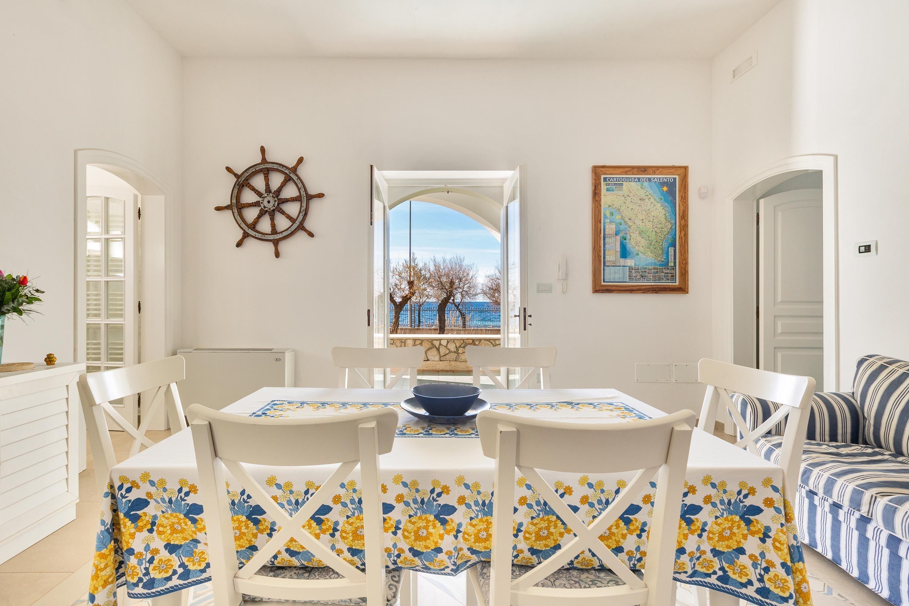 Refrigerador con freezer, microondas, horno