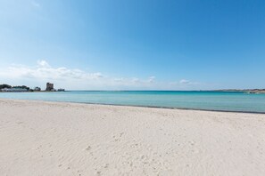 A beach with white sand and clear blue water. - 2257 Appartamento Venere (Nardò)