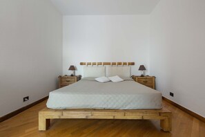 2 chambres, fer et planche à repasser, draps fournis
