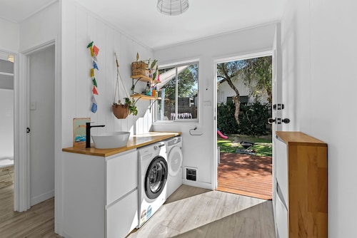 Sea Breeze @ Margate-a beachside-central location-pet friendly