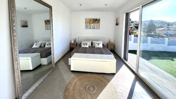 4 bedrooms, iron/ironing board, free WiFi, bed sheets
