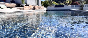 Single-storey villa with sea view in Hyères / Carqueiranne