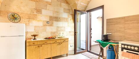 Apartment | Private kitchen | Full-size fridge, oven