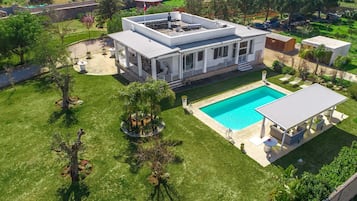 Piscine extérieure (ouverte en saison)